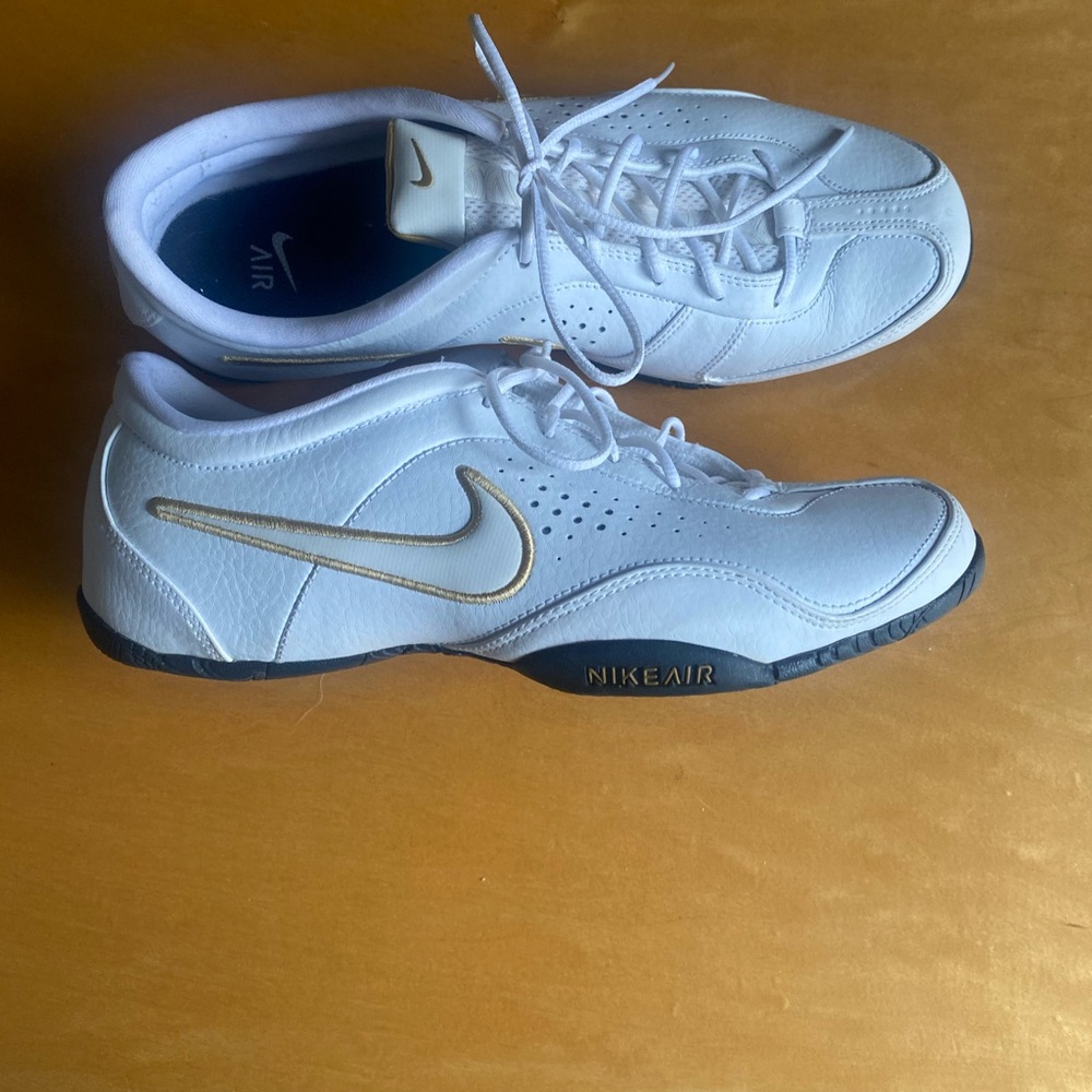 Nike Men's White and Gold Athletic Sneakers
